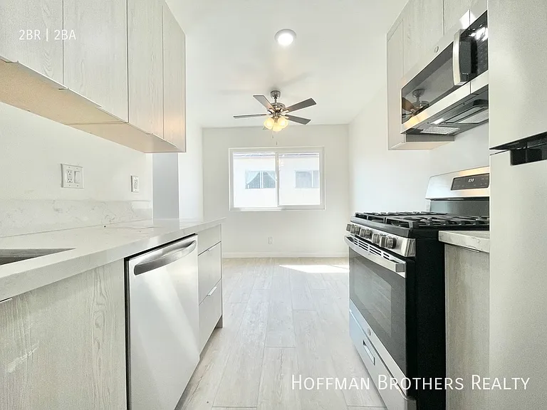 1017 Ocean Park Blvd #5 — Photo 1