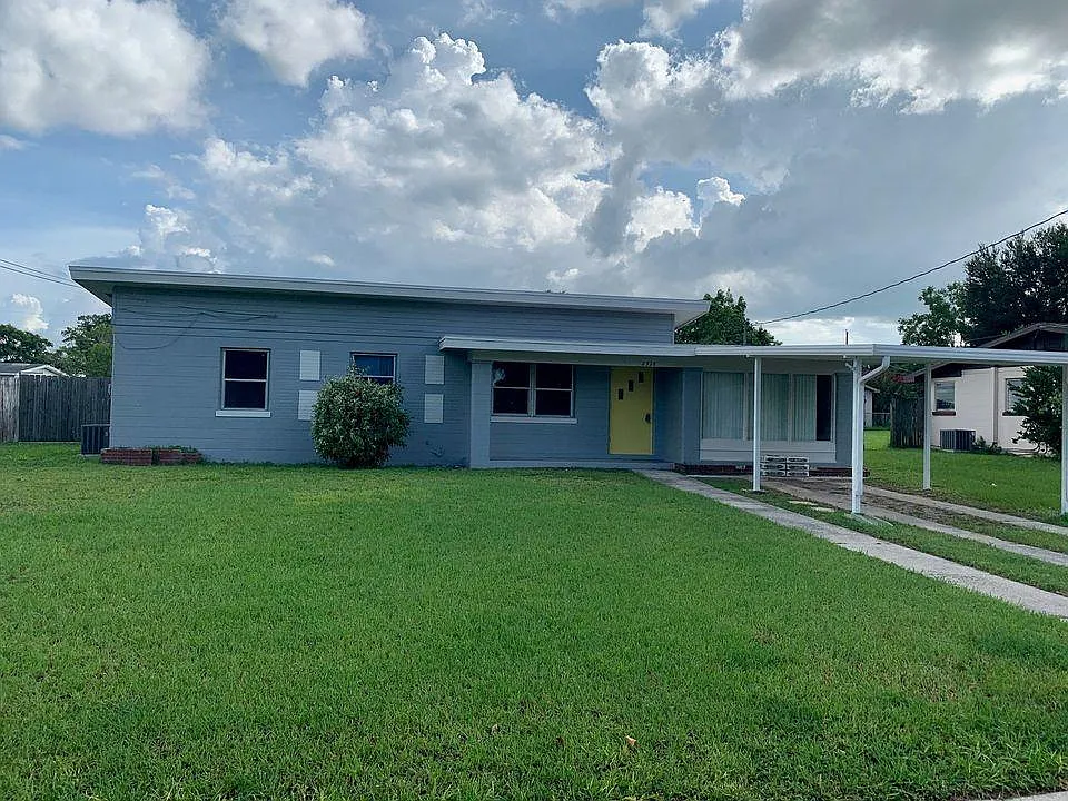 2928 Walnut St — Photo 3