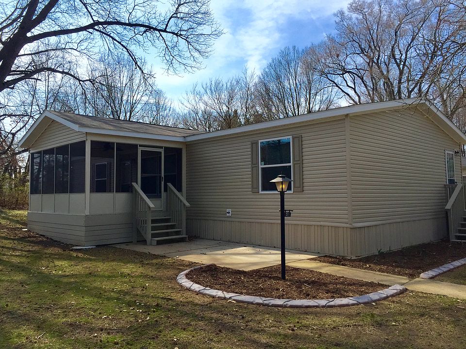 New w Screened front porch