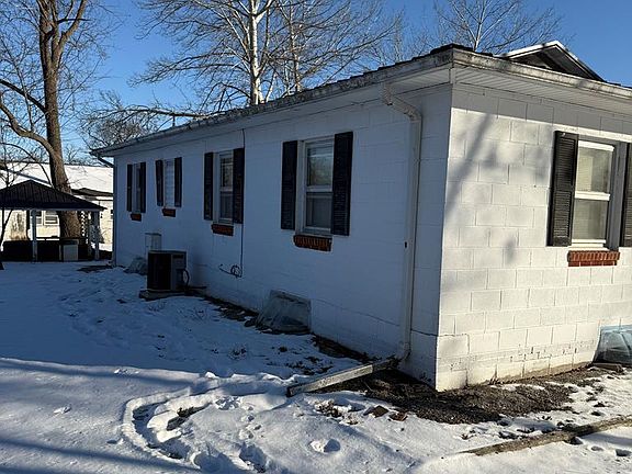 3rd image of 302 W Marion St