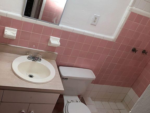 4th image of 1225 Marseille Dr APT 28