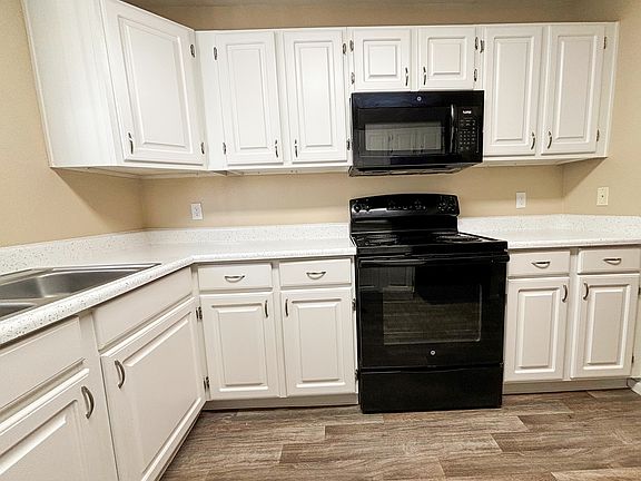 2 bedroom apartment - right side of kitchen