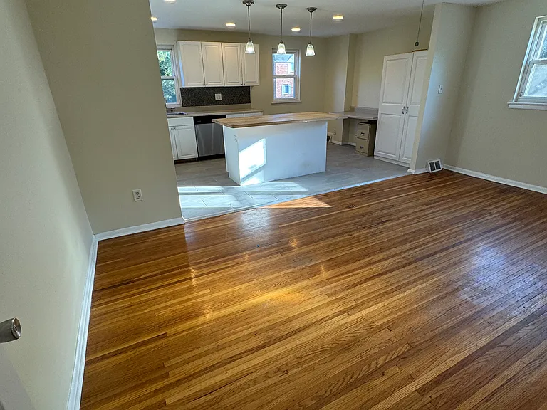 648 Jackson St — Photo 14