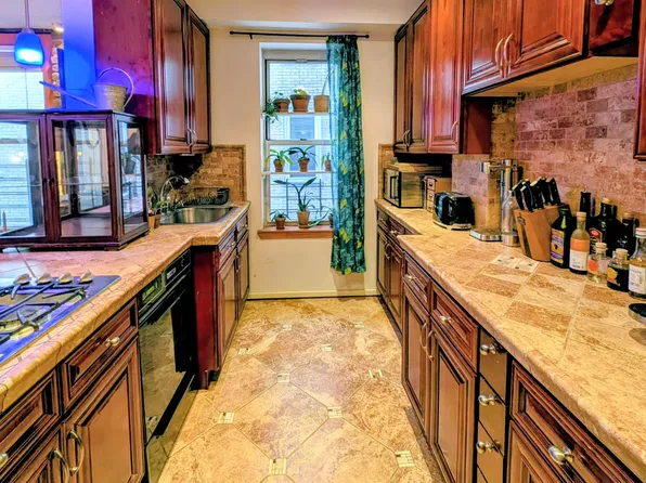 811 Walton Avenue image 4 of 13