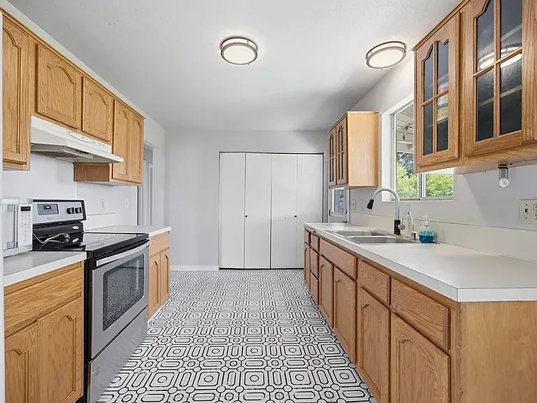 1816 Beacon Rd — Photo 5