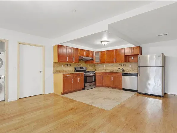 14075 Ash Ave APT 4B, Flushing, NY 11355