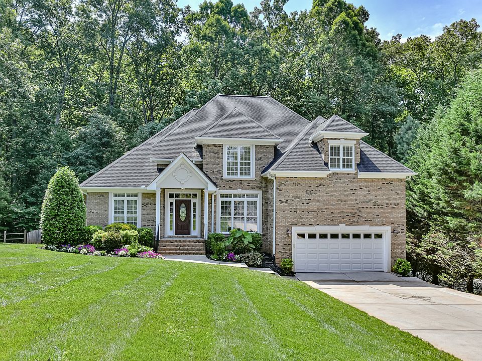 1st image of 143 English Ivy Ln