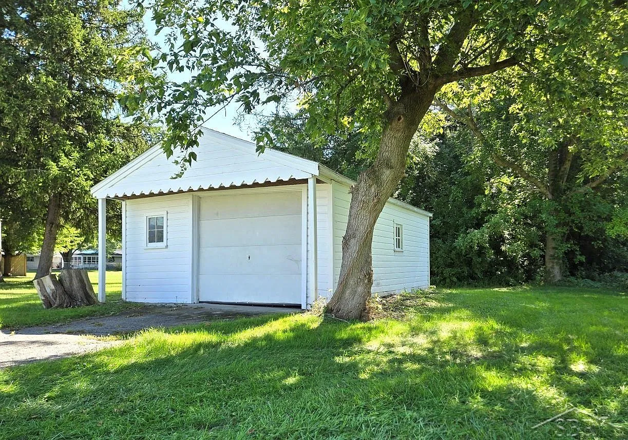 3 bed, 1117 sqft, $1,500 — Photo 3