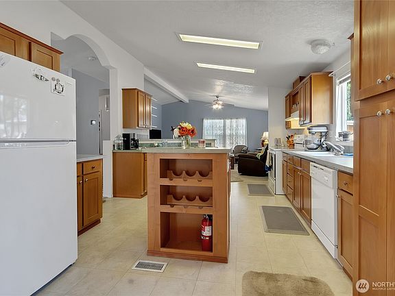 4th image of 25217 51st Avenue E