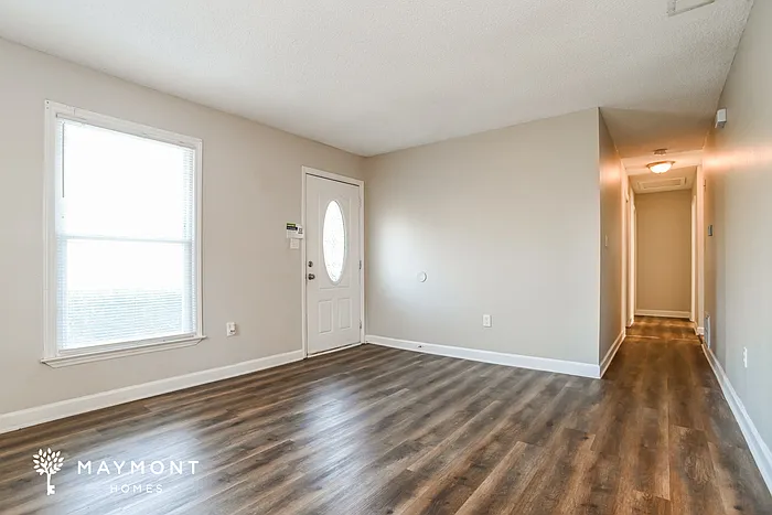 3 bed, 1.0 bath, 976 sqft, $1,645 — Photo 4