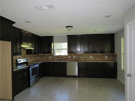 3rd image of 4301 Joy Lee St