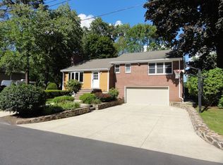 84 Perry Ave, Lynnfield, MA 01940