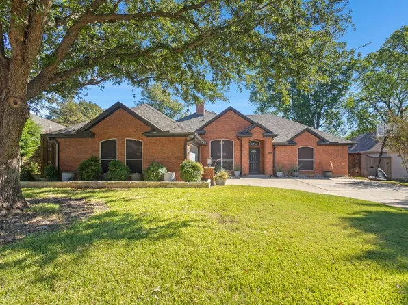 6205 Brookstone Dr, Arlington, TX 76001