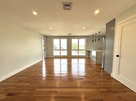 39 Rich St, Everett, MA