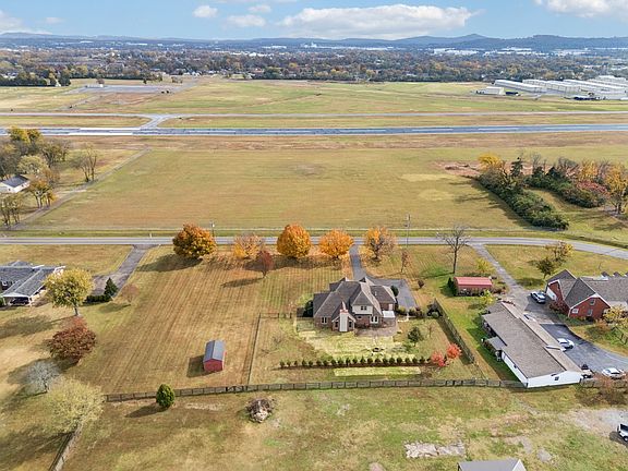 3rd image of 425 Tuckers Gap Rd