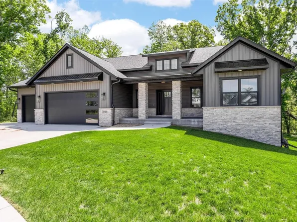 3125 Timber Ridge Ct, Hiawatha, IA 52233