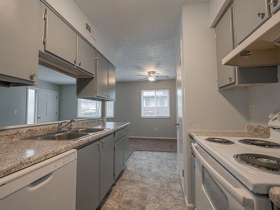 3rd image of 420 River Oaks Dr