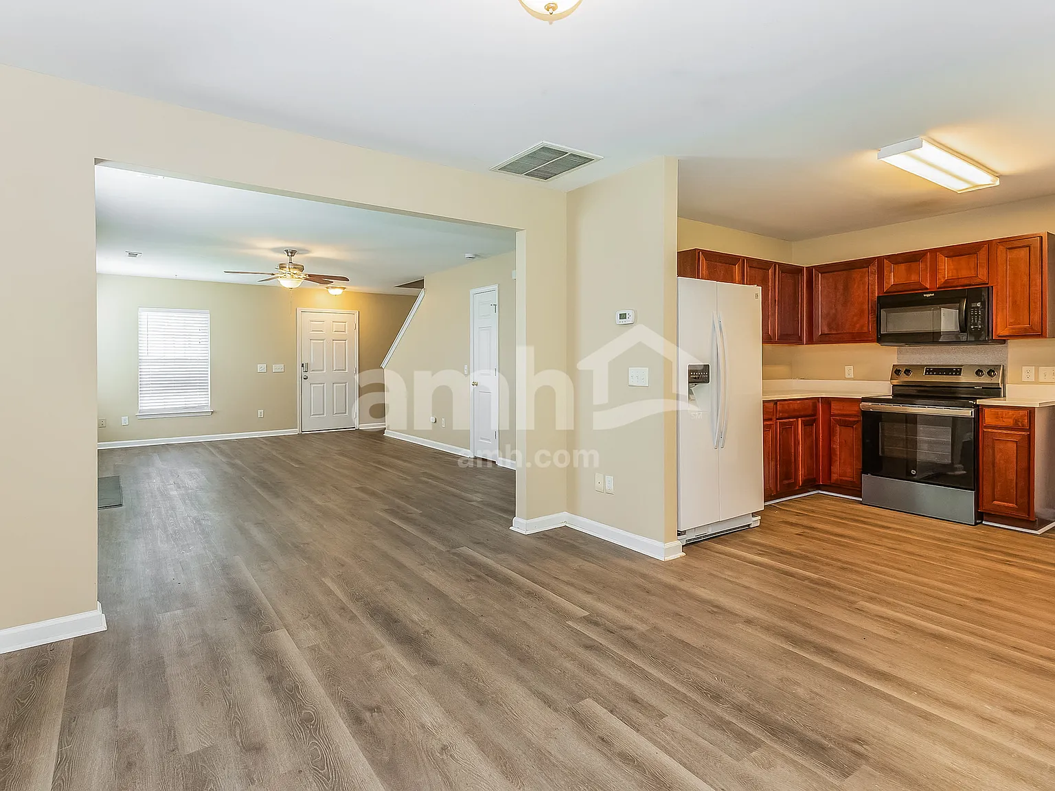 3 bed, 2.5 bath, 1664 sqft, $2,245 — Photo 4