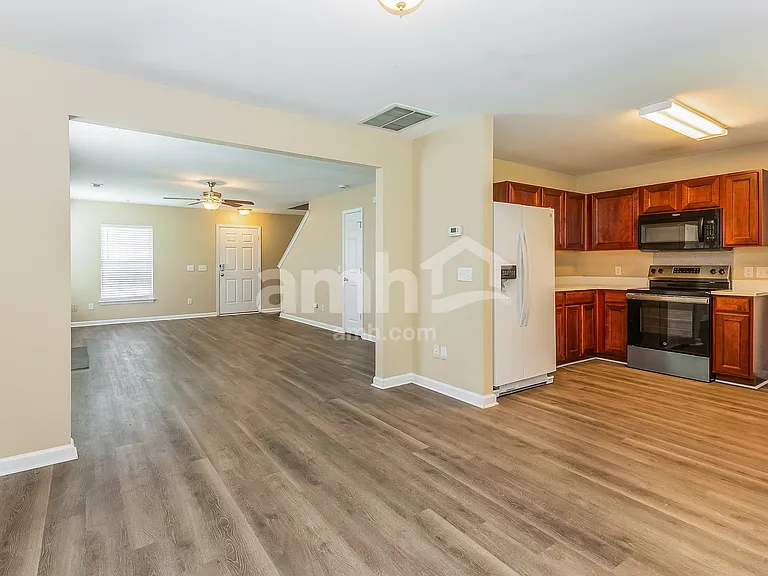 250 Border Rd — Photo 4