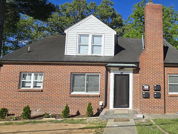 2nd image of 2912 Woodleigh St #3