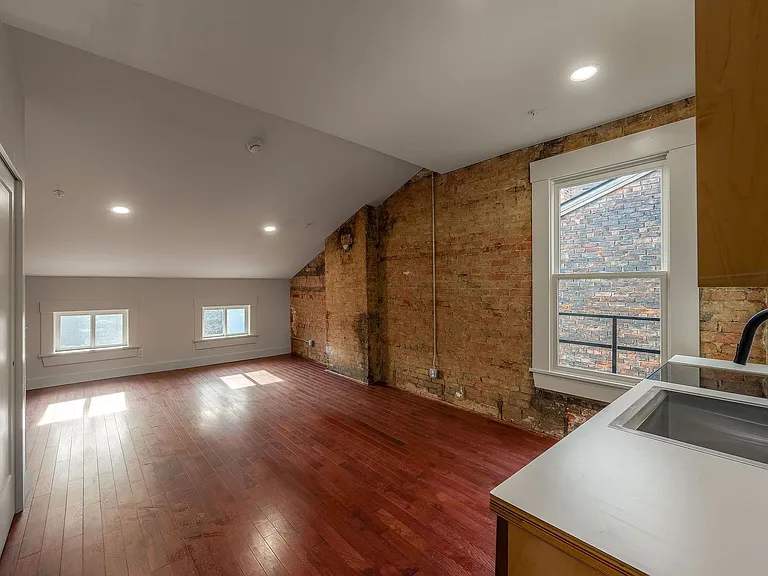 129-131 W Elder St — Photo 17