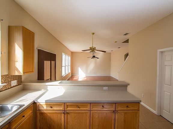 5th image of 1342 Shirley Oaks Dr S