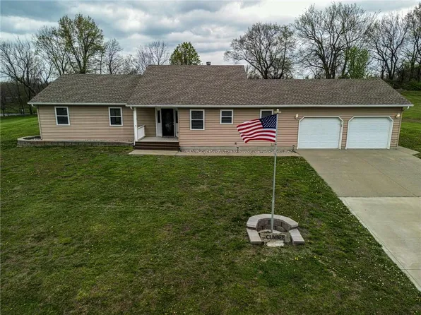 676 W 93rd St, Richmond, MO 64085
