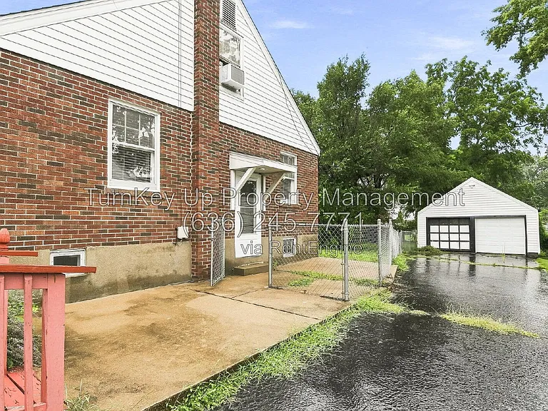 1065 N Lafayette St — Photo 13