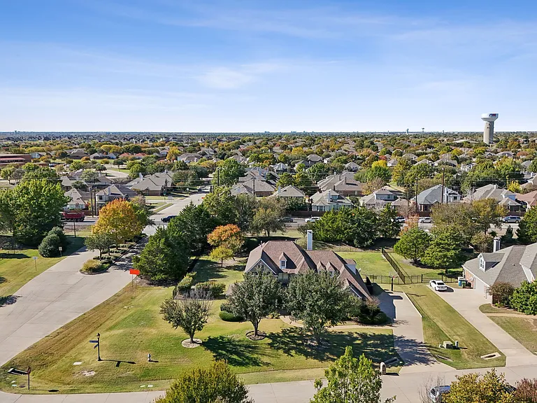 5801 Hathaway Dr — Photo 37