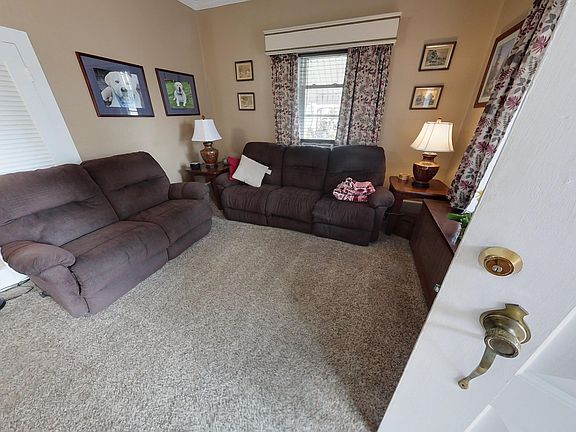 4th image of 1005 Dubois St
