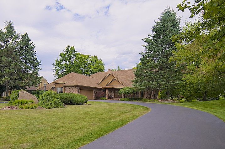 1st image of 6592 Park Valley Dr