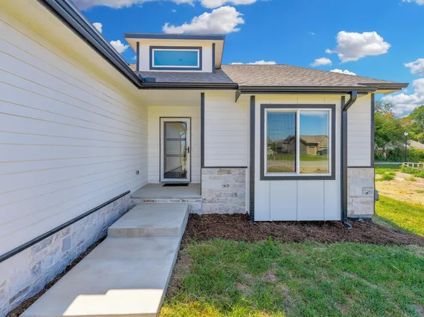 455 E Karla Ave, Haysville, KS 67060