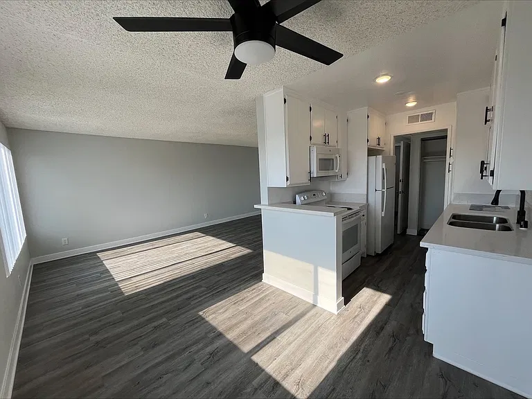 245 South Serrano Ave — Photo 21