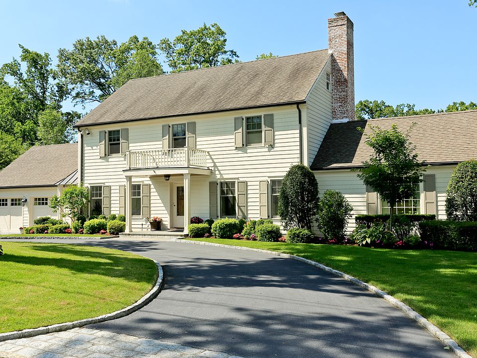 1st image of 21 Carriage House Ln