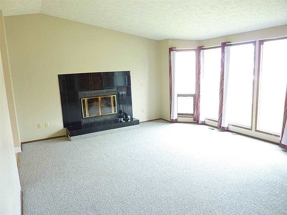 2nd image of 122 E Houghton Ave