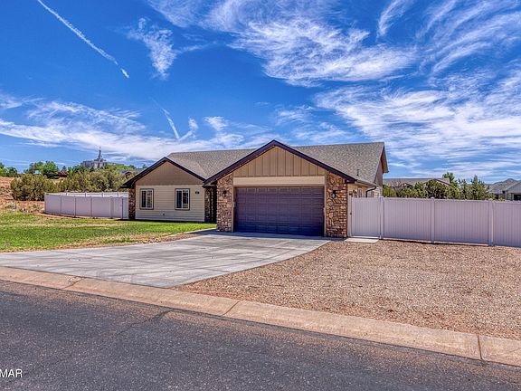 4th image of 637 Hillcrest Dr
