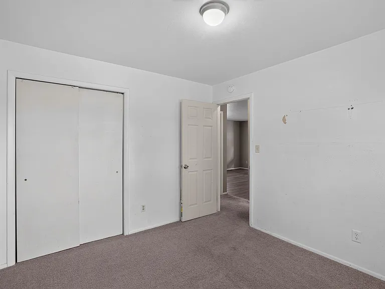 607 Syracuse St — Photo 16
