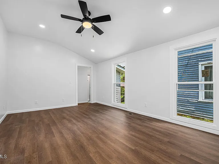 1007 Spring St — Photo 13