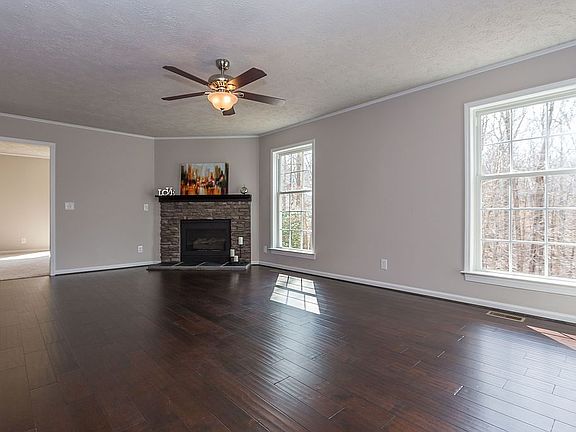 4th image of 86 Bexley Ln