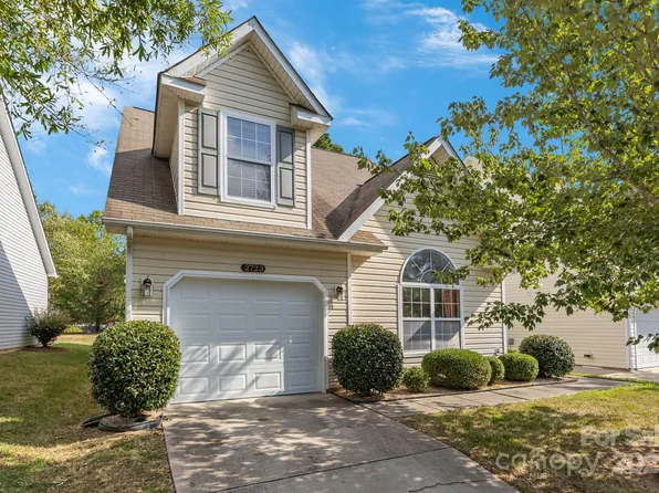 2723 Rozzelles Landing Dr, Charlotte, NC 28214