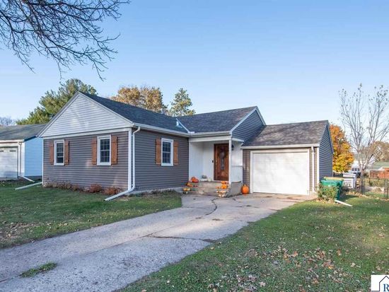 112 N Park Ln, Le Sueur, MN 56058