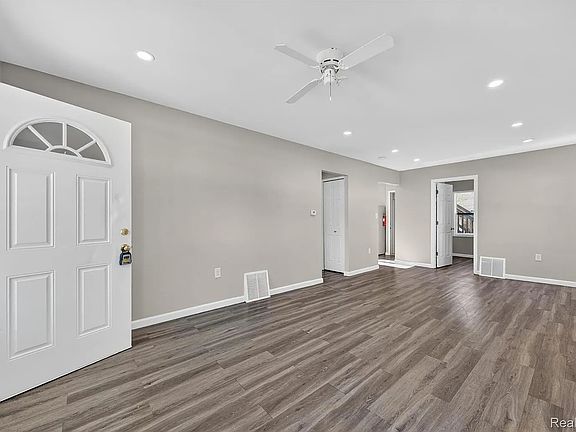 4th image of 453 Manatee Ave #1