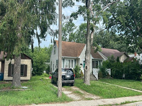 3rd image of 1351 Circle Dr NE