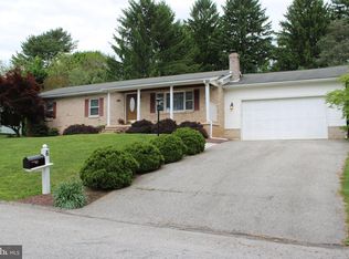 6 Barelyn Dr, New Freedom, PA 17349