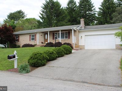 6 Barelyn Dr, New Freedom, PA, 17349