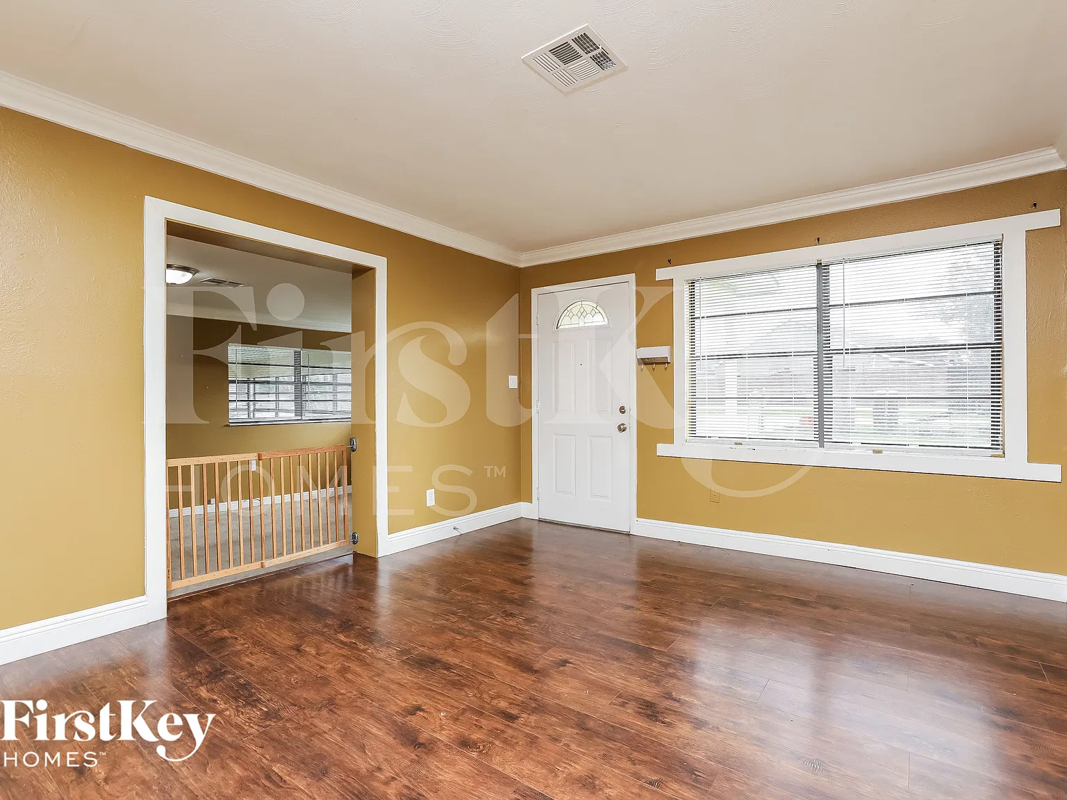 3 bed, 2.0 bath, 1256 sqft, $2,245 — Photo 2