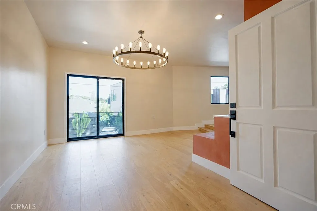 2 bed, 1400 sqft, $6,500 — Photo 1