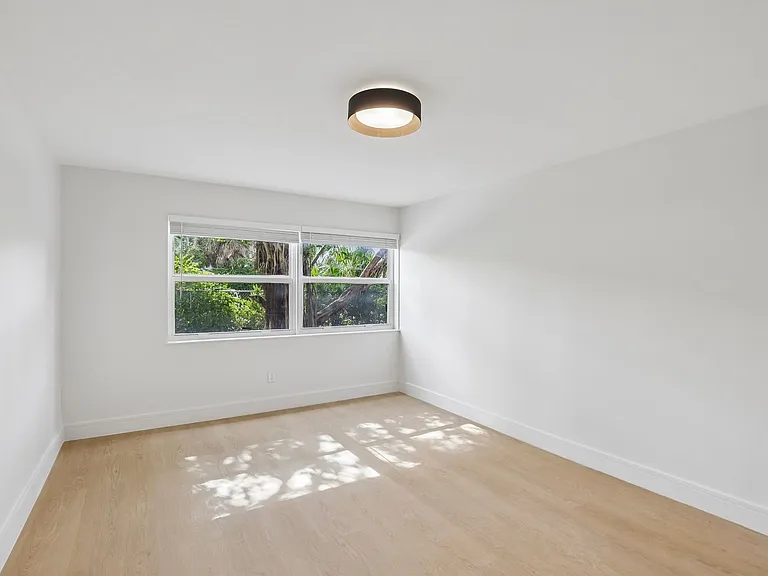The Oaks Apartments — Photo 59