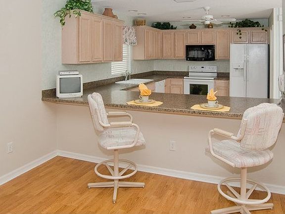 3rd image of 3021 Macon Ct