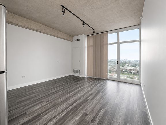 5th image of 1620 S Michigan Ave Unit 918